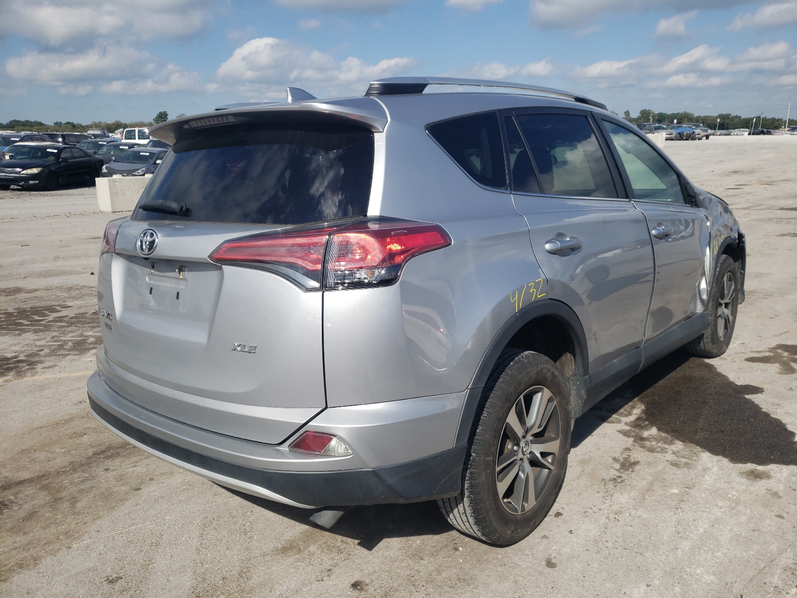 Photo 4 from auction – 2016 TOYOTA RAV4 XLE with VIN 2T3WFREV9GW295753