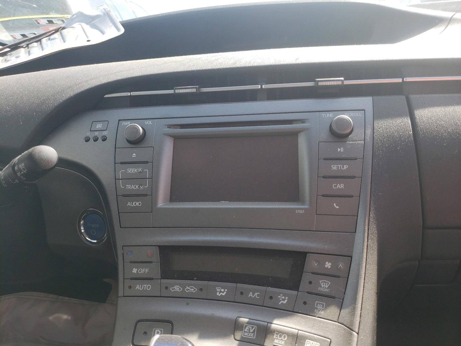 Photo 9 from auction – 2015 TOYOTA PRIUS with VIN JTDKN3DU8F1933916