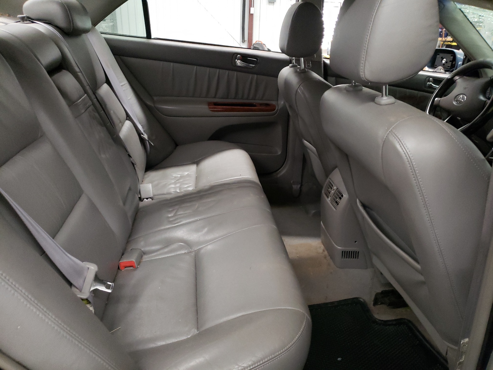 Photo 6 from auction – 2003 TOYOTA CAMRY LE with VIN 4T1BE30K63U686129