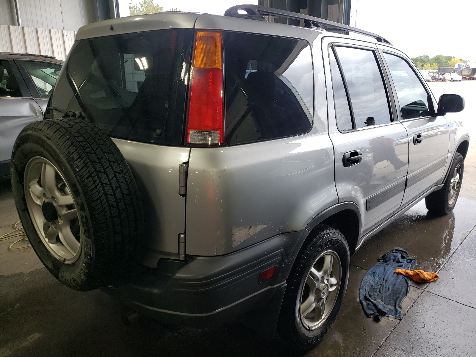 Photo 4 from auction – 2001 HONDA CR-V LX with VIN JHLRD18471C055105