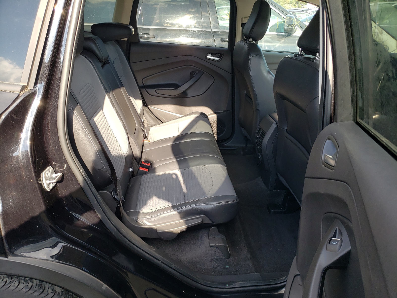 Photo 6 from auction – 2019 FORD ESCAPE SE with VIN 1FMCU9GD6KUB10346
