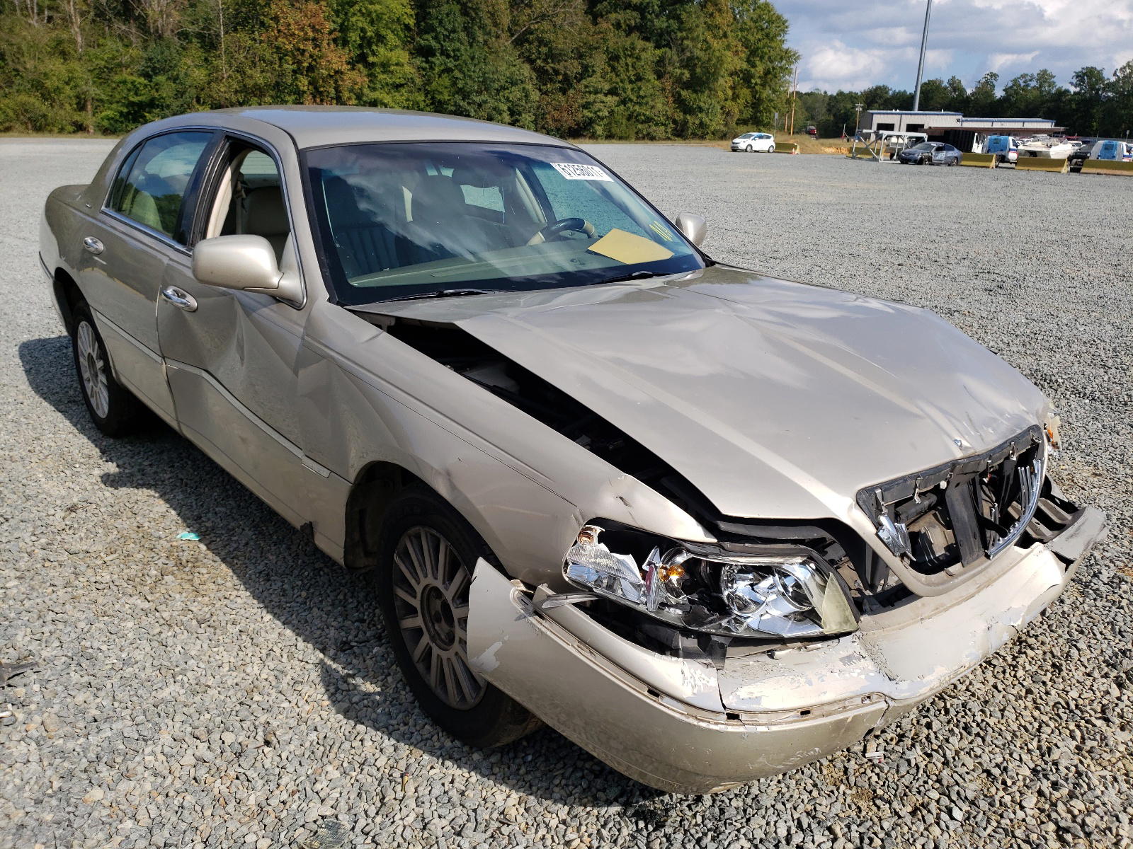 LINCOLN TOWN CAR E 2004 with VIN 1LNHM81W44Y669237 - Photo from auction