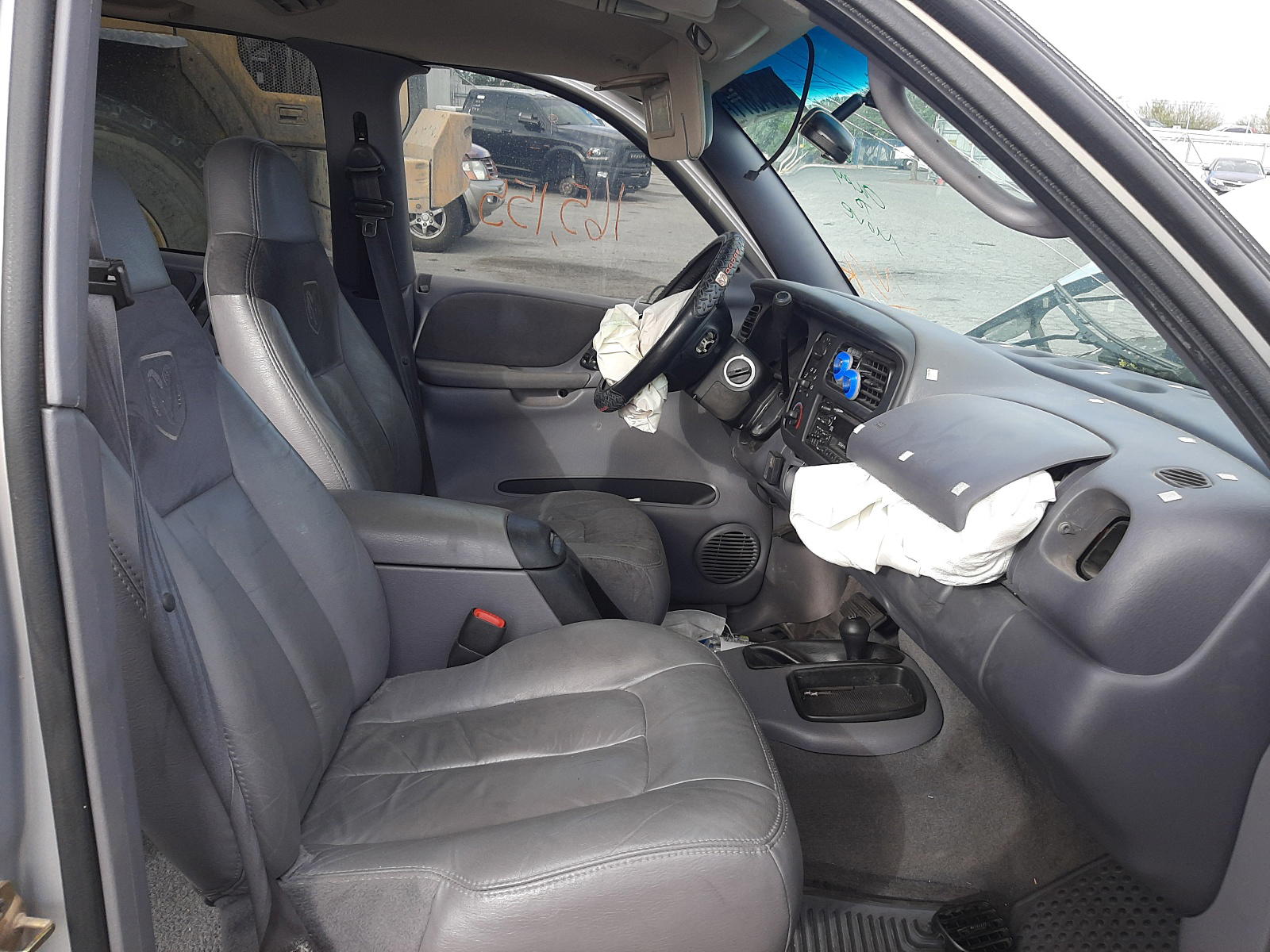 Photo 5 from auction – 1999 DODGE DURANGO with VIN 1B4HS28Y7XF625180