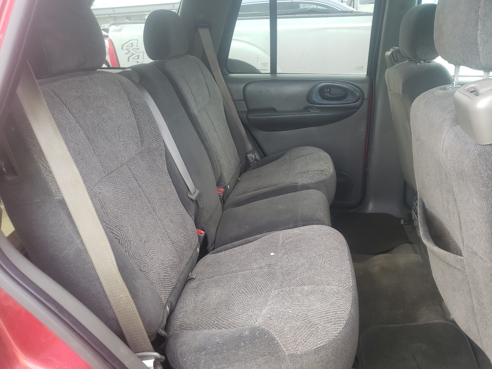 Photo 6 from auction – 2004 CHEVROLET TRAILBLAZE with VIN 1GNDT13S242421828