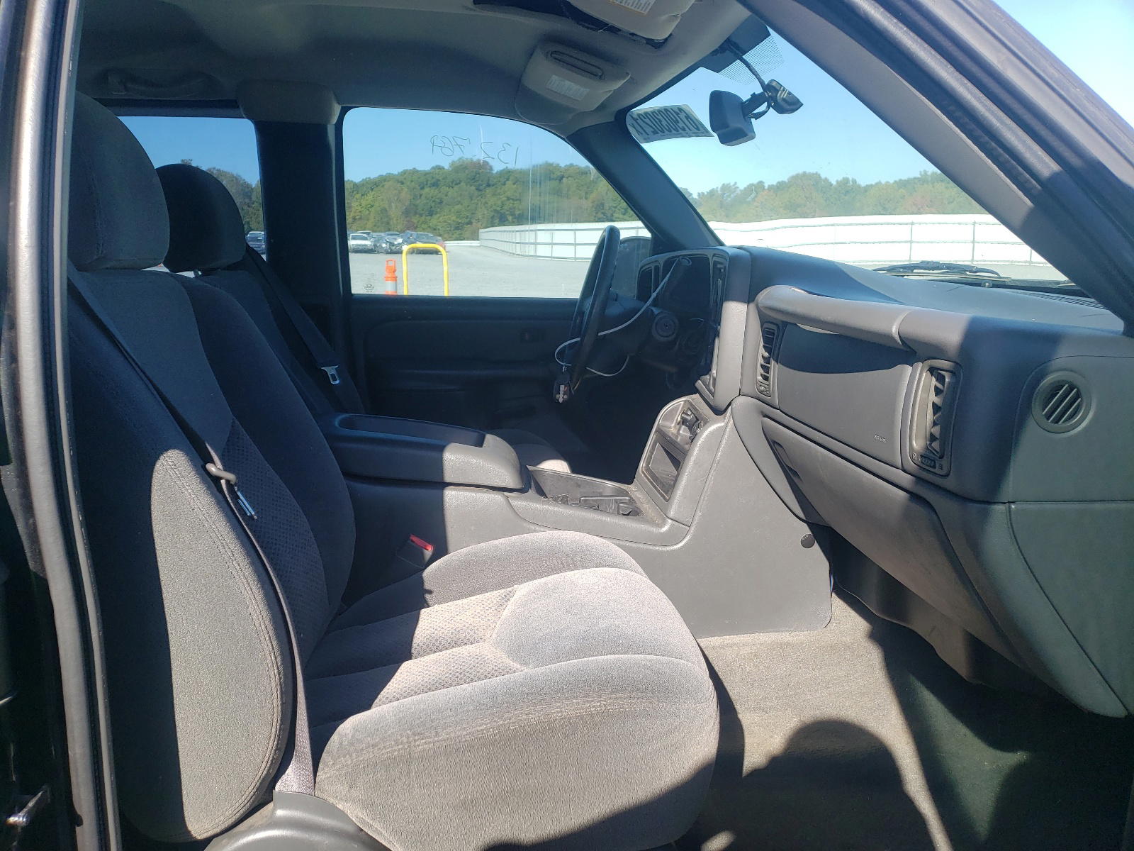 Photo 5 from auction – 2004 CHEVROLET SILVERADO with VIN 1GCEC19V24Z122636