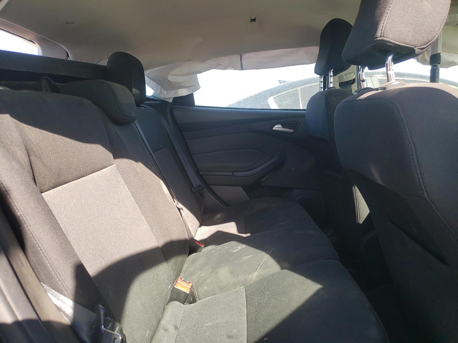 Photo 6 from auction – 2017 FORD FOCUS SE with VIN 1FADP3K29HL347937