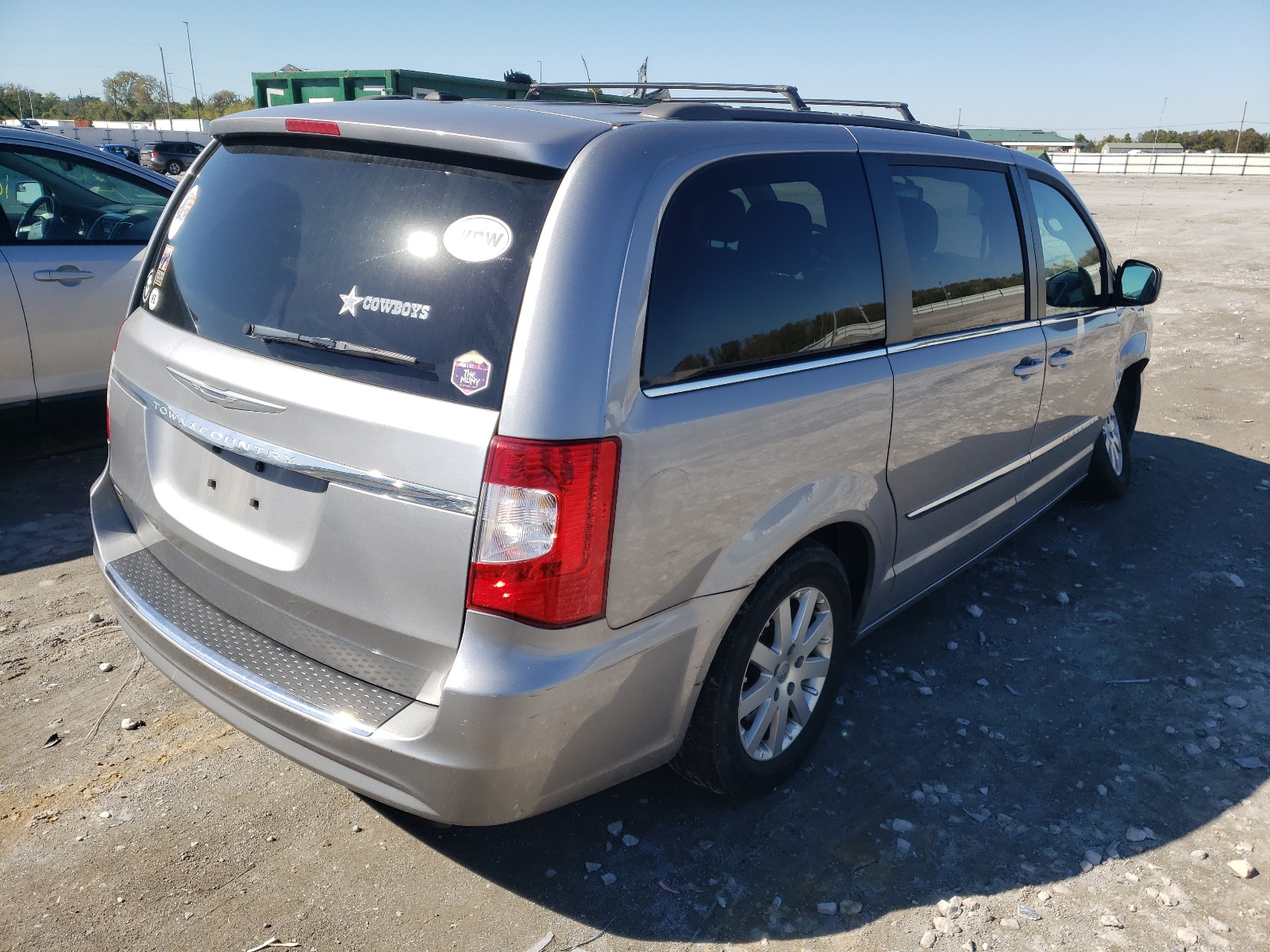 Photo 4 from auction – 2016 CHRYSLER TOWN & COU with VIN 2C4RC1BGXGR288625