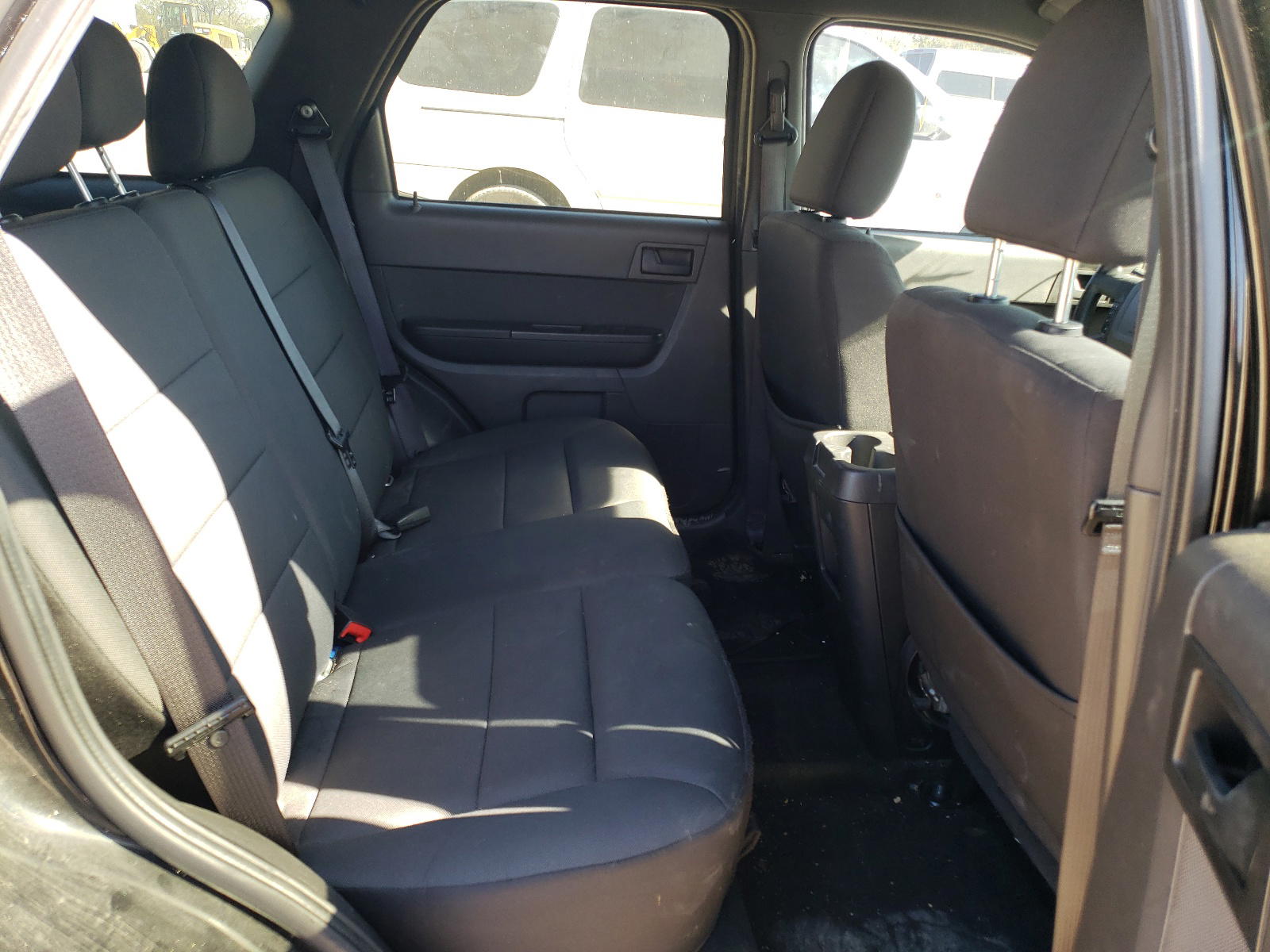 Photo 6 from auction – 2011 FORD ESCAPE with VIN 1FMCU0D72BKB42040