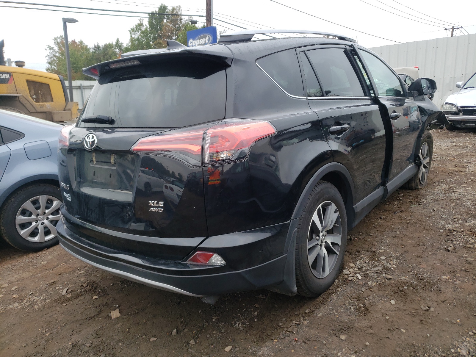 Photo 4 from auction – 2018 TOYOTA RAV4 ADVEN with VIN 2T3RFREV5JW752935