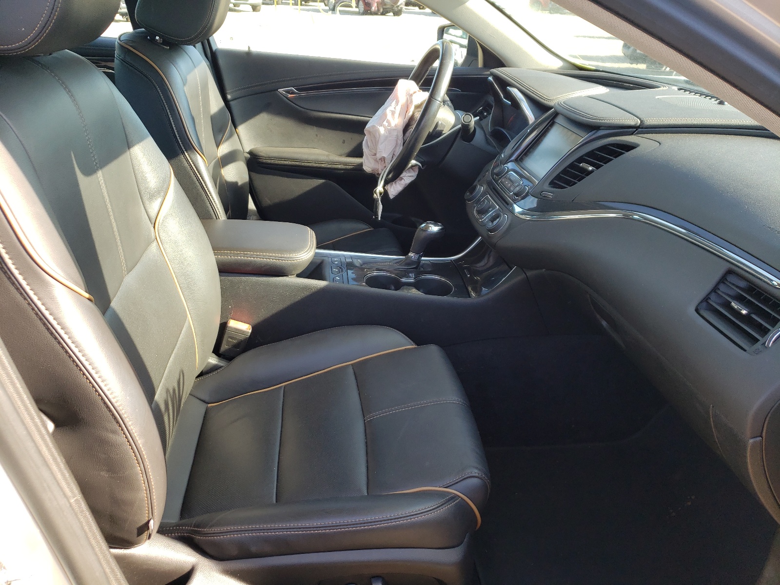 Photo 5 from auction – 2019 CHEVROLET IMPALA PRE with VIN 1G1105S3XKU133670