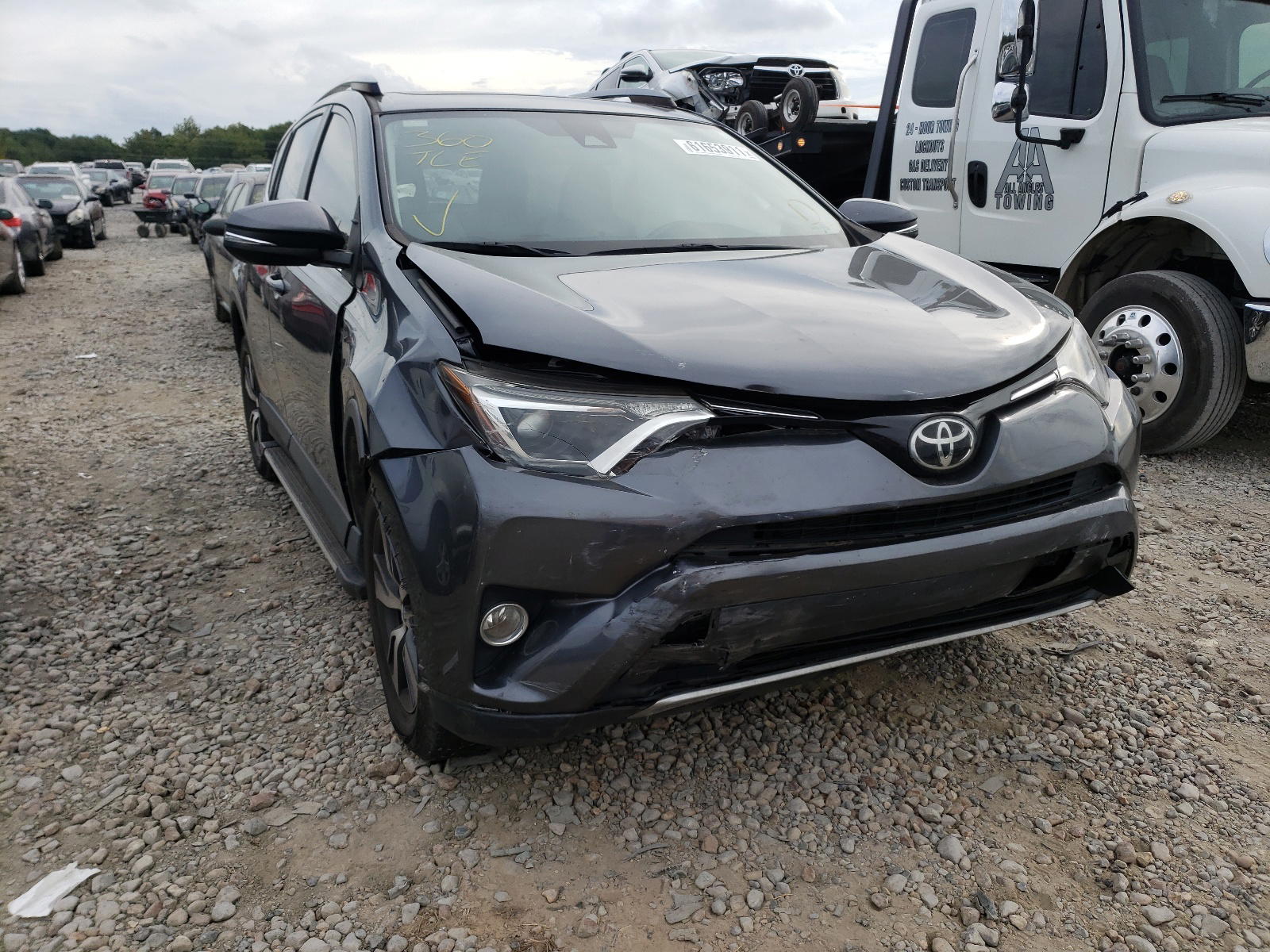 Photo 9 from auction – 2017 TOYOTA RAV4 XLE with VIN JTMWFREV2HD097482