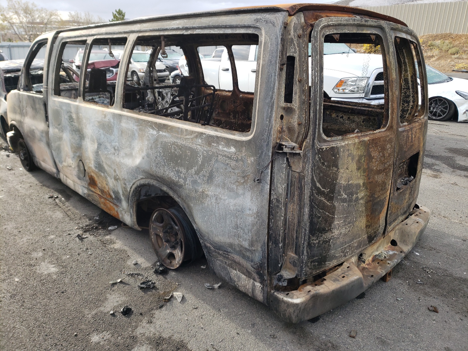 Photo 3 from auction – 2004 CHEVROLET EXPRESS G1 with VIN 1GNFH15T941141068
