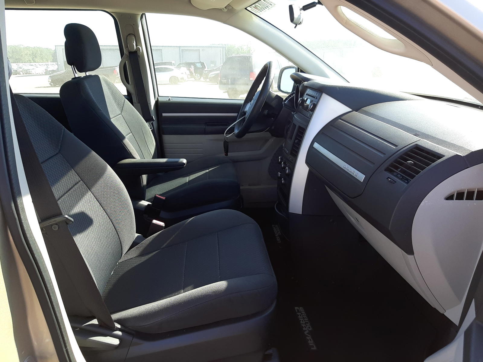 Photo 5 from auction – 2010 DODGE GRAND CARA with VIN 2D4RN4DE5AR356184