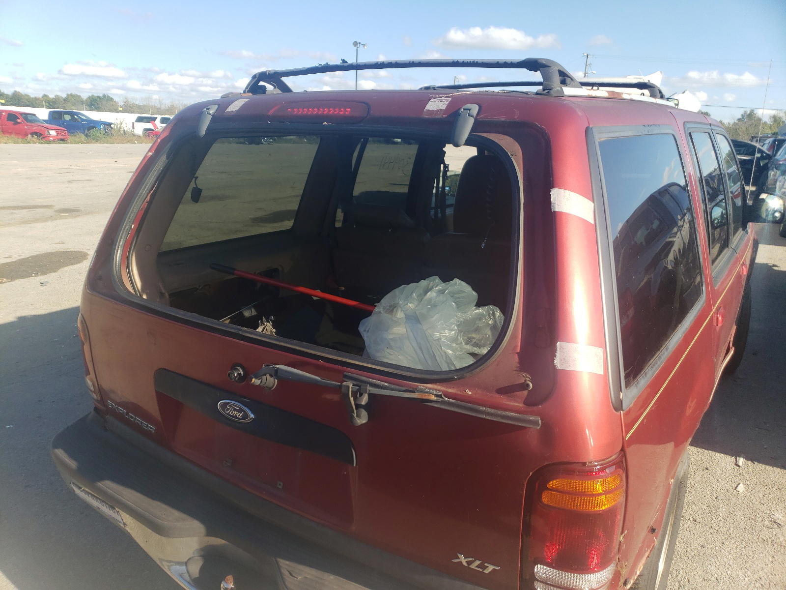 Photo 9 from auction – 2000 FORD EXPLORER X with VIN 1FMZU73E8YUB63801