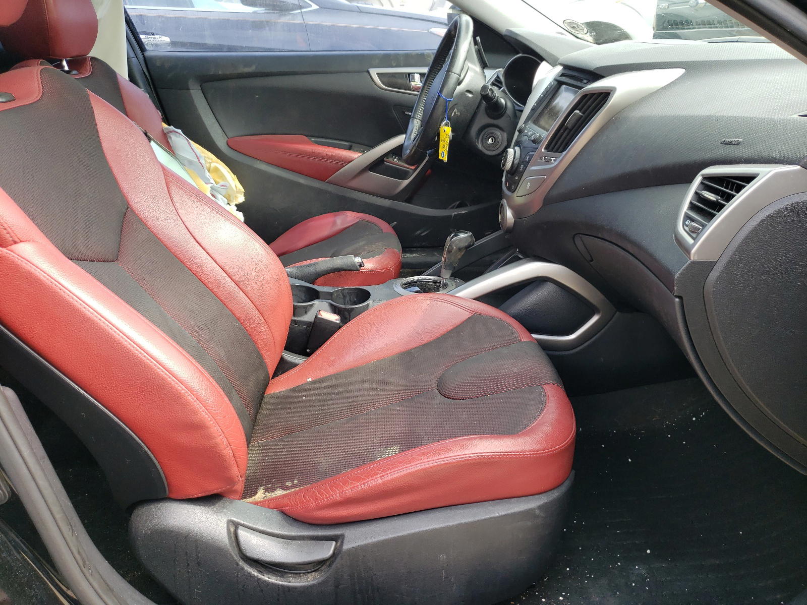 Photo 5 from auction – 2012 HYUNDAI VELOSTER with VIN KMHTC6AD0CU067988