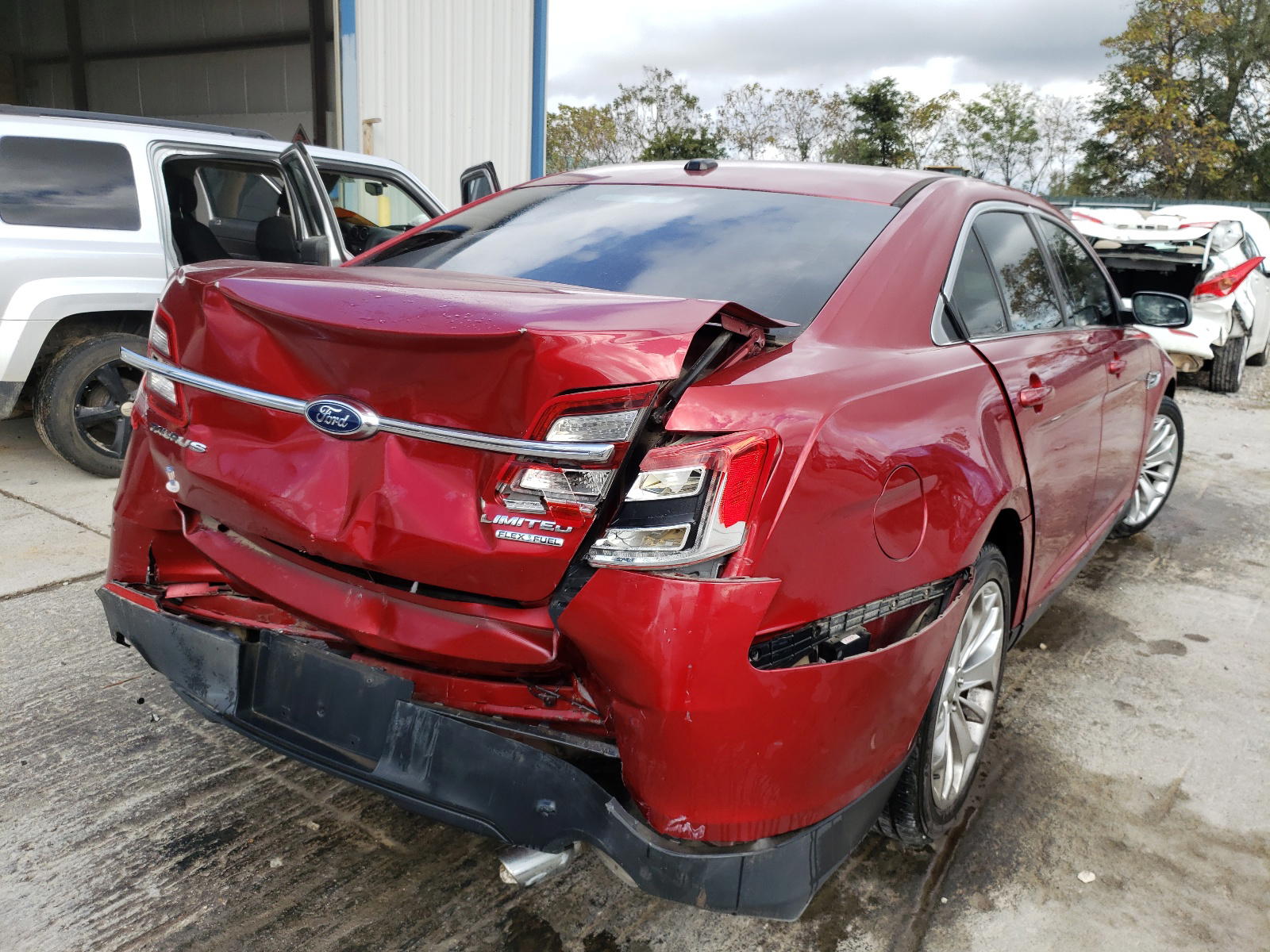 Photo 4 from auction – 2013 FORD TAURUS LIM with VIN 1FAHP2F80DG155934