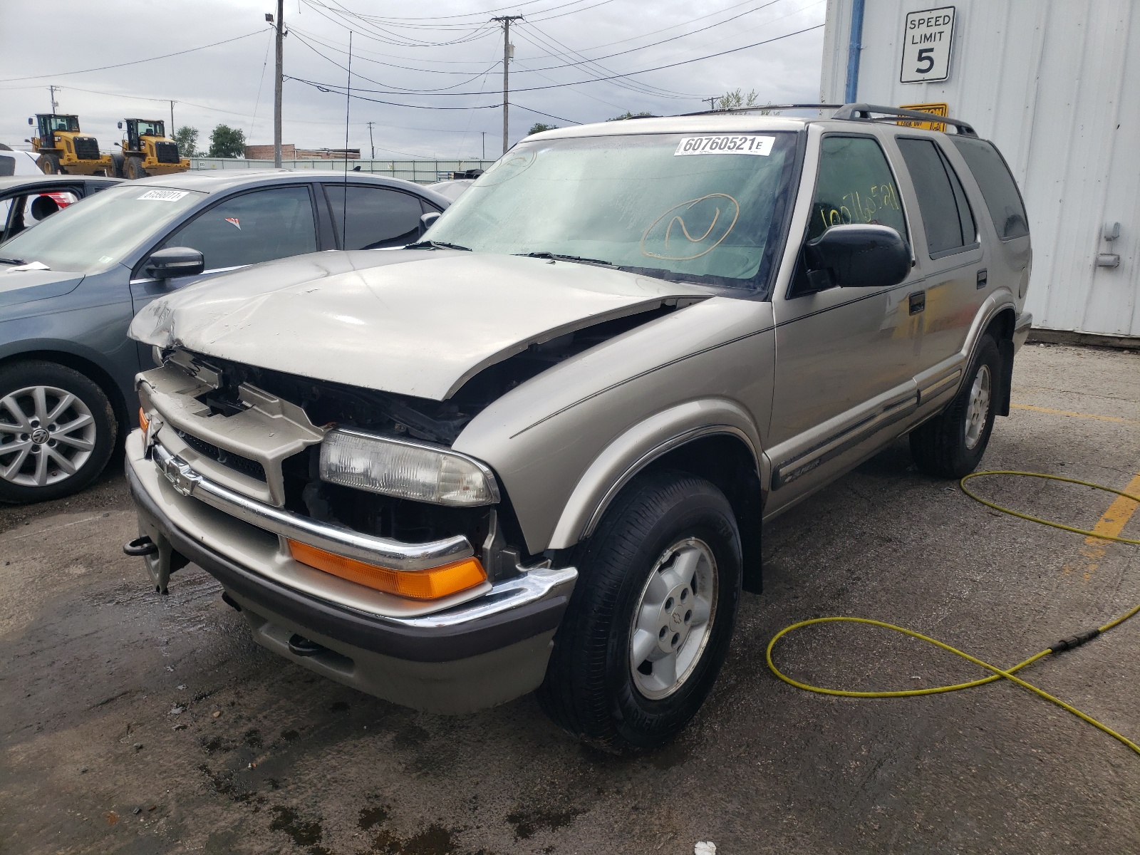 Photo 2 from auction – 2000 CHEVROLET BLAZER with VIN 1GNDT13W2Y2281062