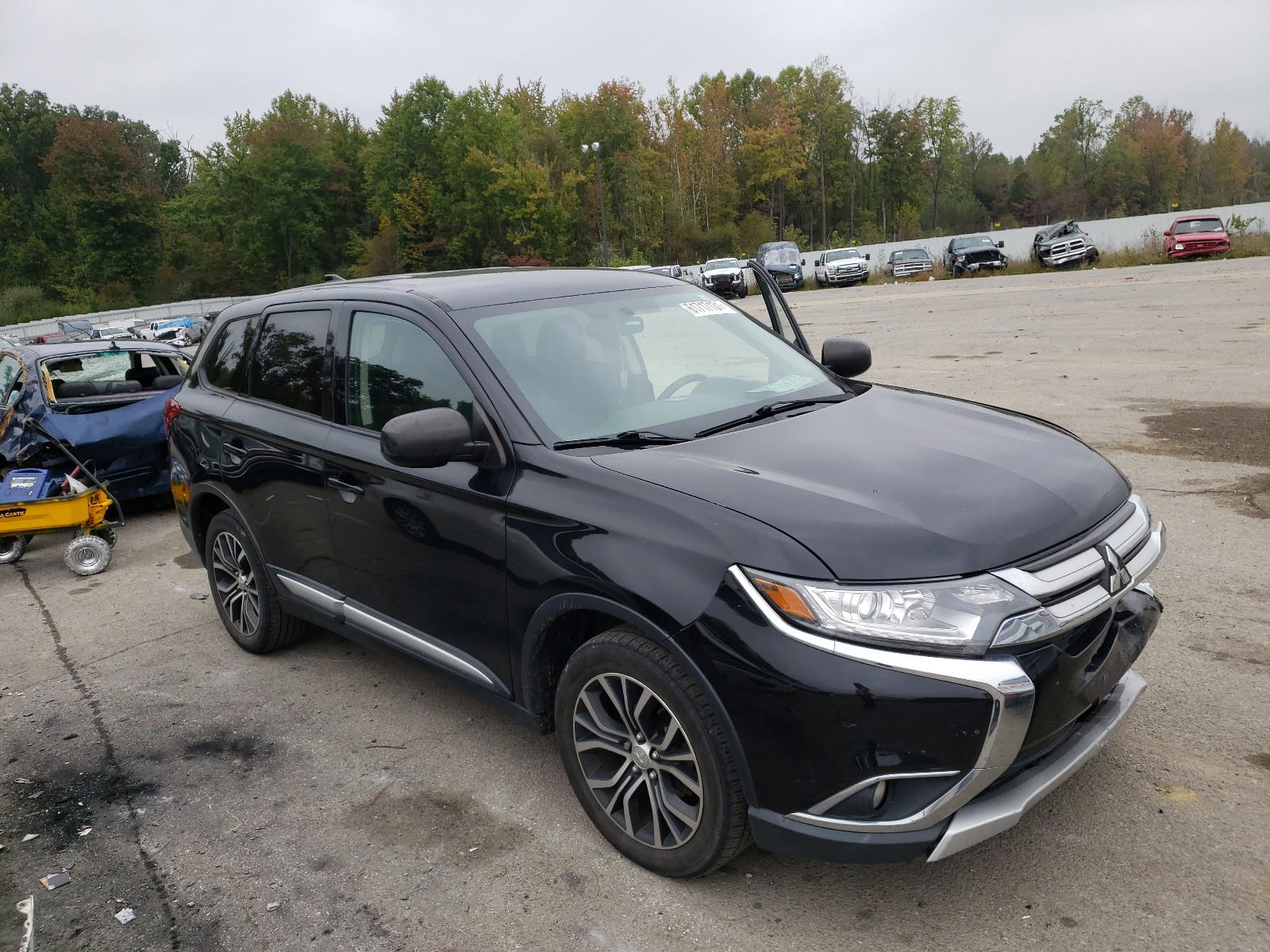 MITSUBISHI OUTLANDER 2017 with VIN JA4AZ2A34HZ056894 - Photo from auction