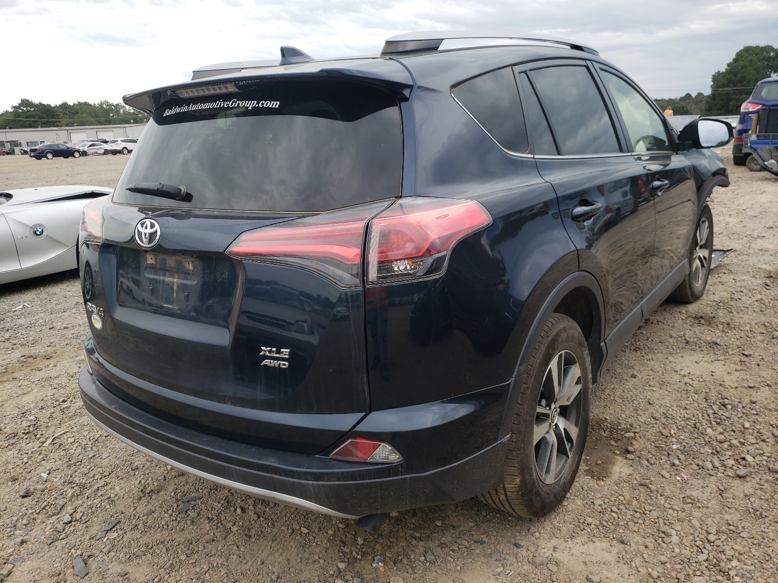 Photo 4 from auction – 2017 TOYOTA RAV4 XLE with VIN JTMRFREV3HJ716444
