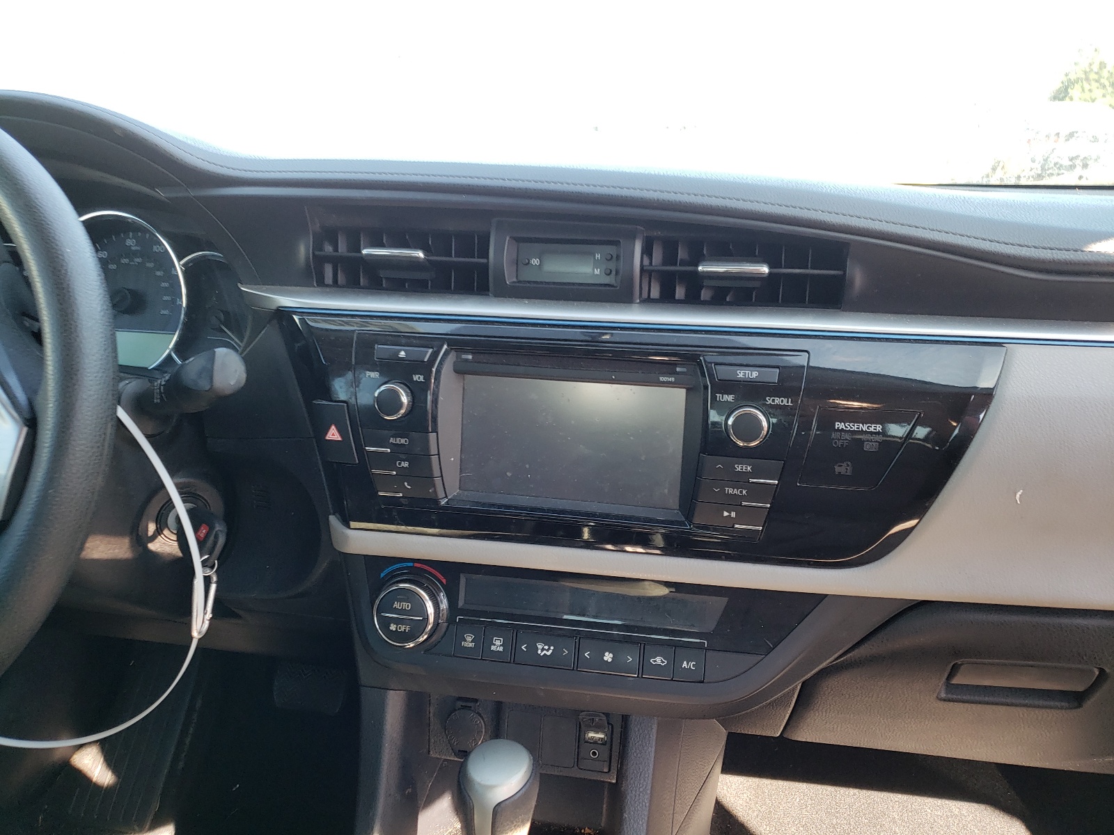 Photo 9 from auction – 2014 TOYOTA COROLLA L with VIN 2T1BURHE1EC107637