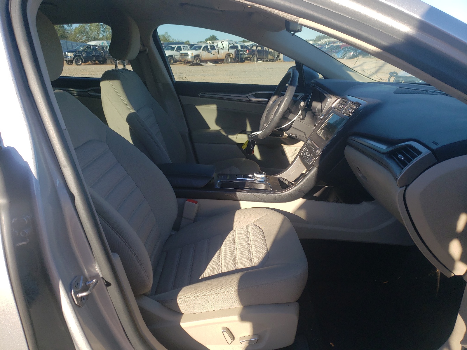 Photo 5 from auction – 2018 FORD FUSION SE with VIN 3FA6P0LU8JR200006