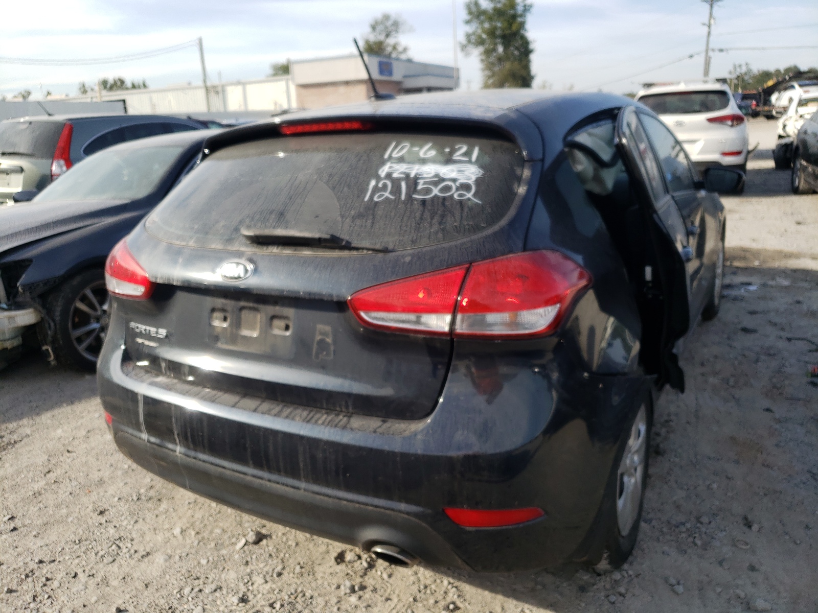 Photo 4 from auction – 2017 KIA FORTE LX with VIN KNAFK5A82H5702046