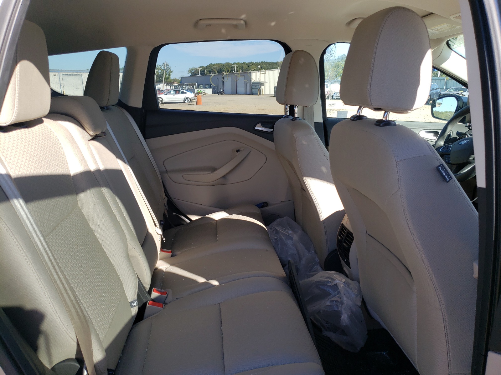 Photo 6 from auction – 2017 FORD ESCAPE SE with VIN 1FMCU9G95HUB89089