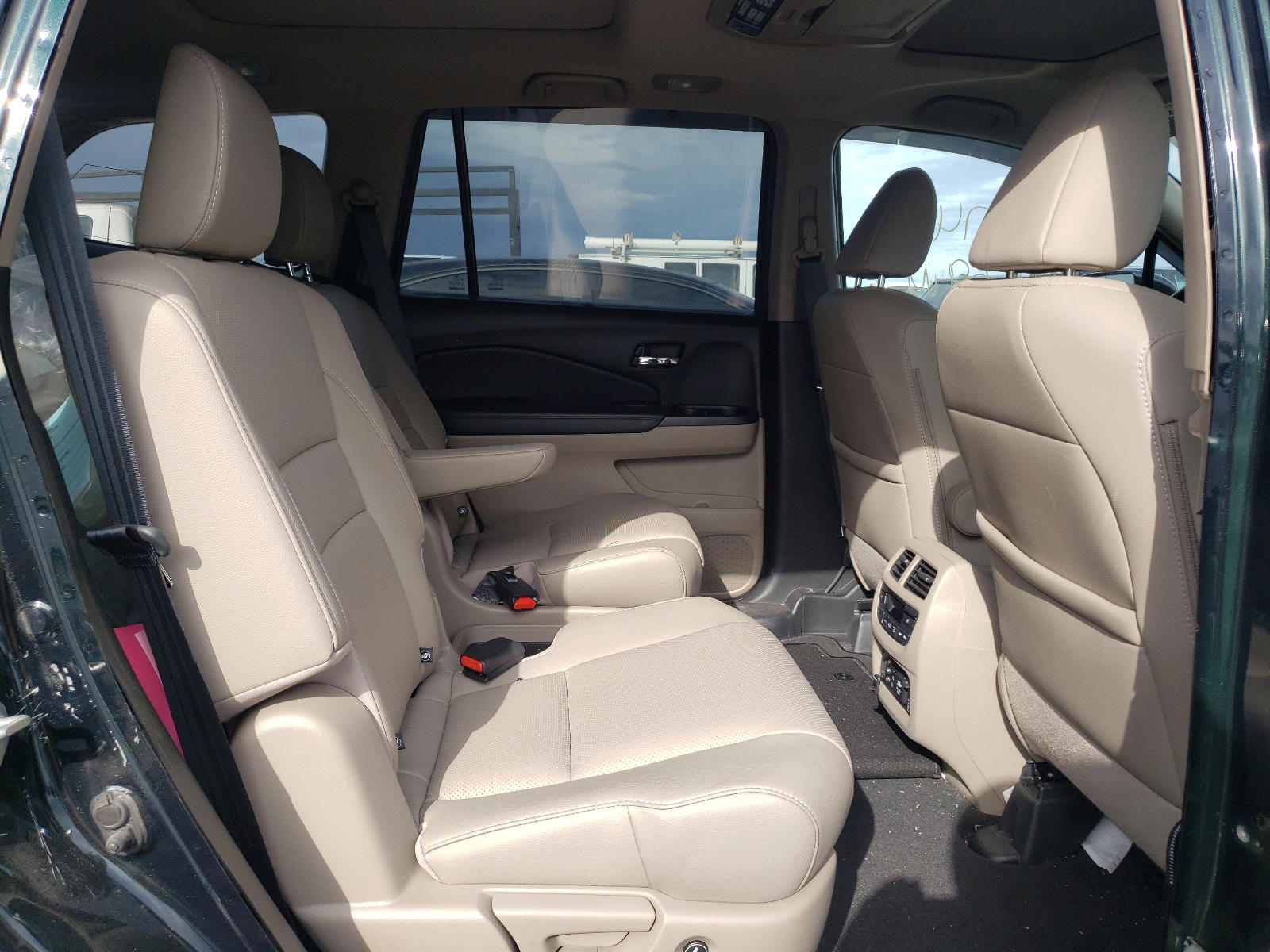 Photo 6 from auction – 2017 HONDA PILOT ELIT with VIN 5FNYF6H09HB101155