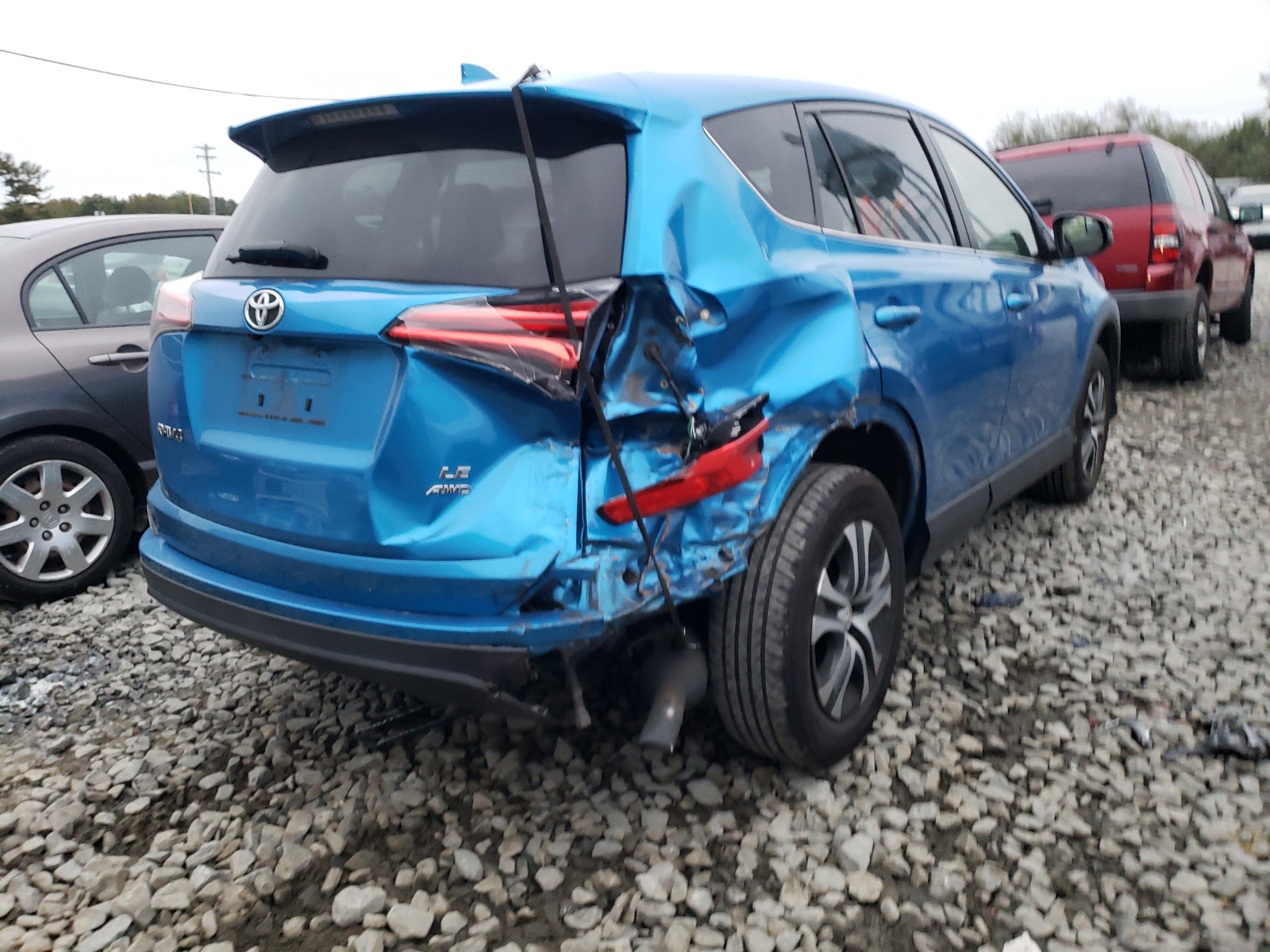 Photo 4 from auction – 2017 TOYOTA RAV4 LE with VIN JTMBFREV0HJ164127