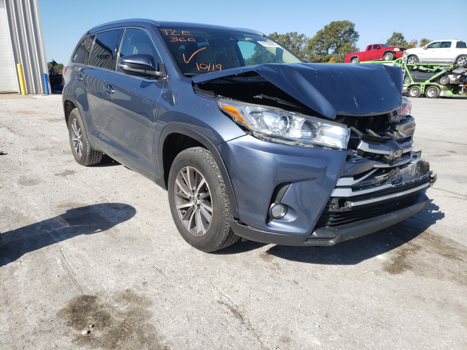 Zdjęcie 1 z aukcji – 2017 TOYOTA HIGHLANDER z VIN 5TDKZRFH1HS523147