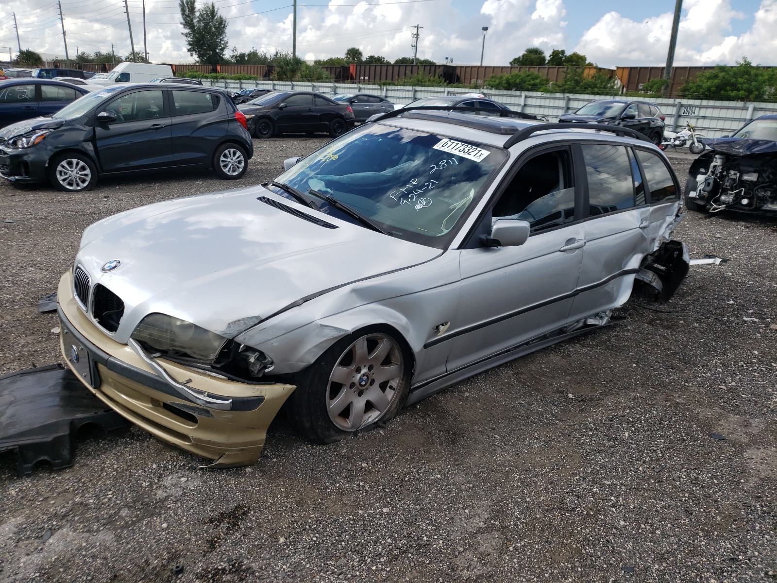 Photo 2 from auction – 2000 BMW 3 SERIES with VIN WBAAR3340YJM02811