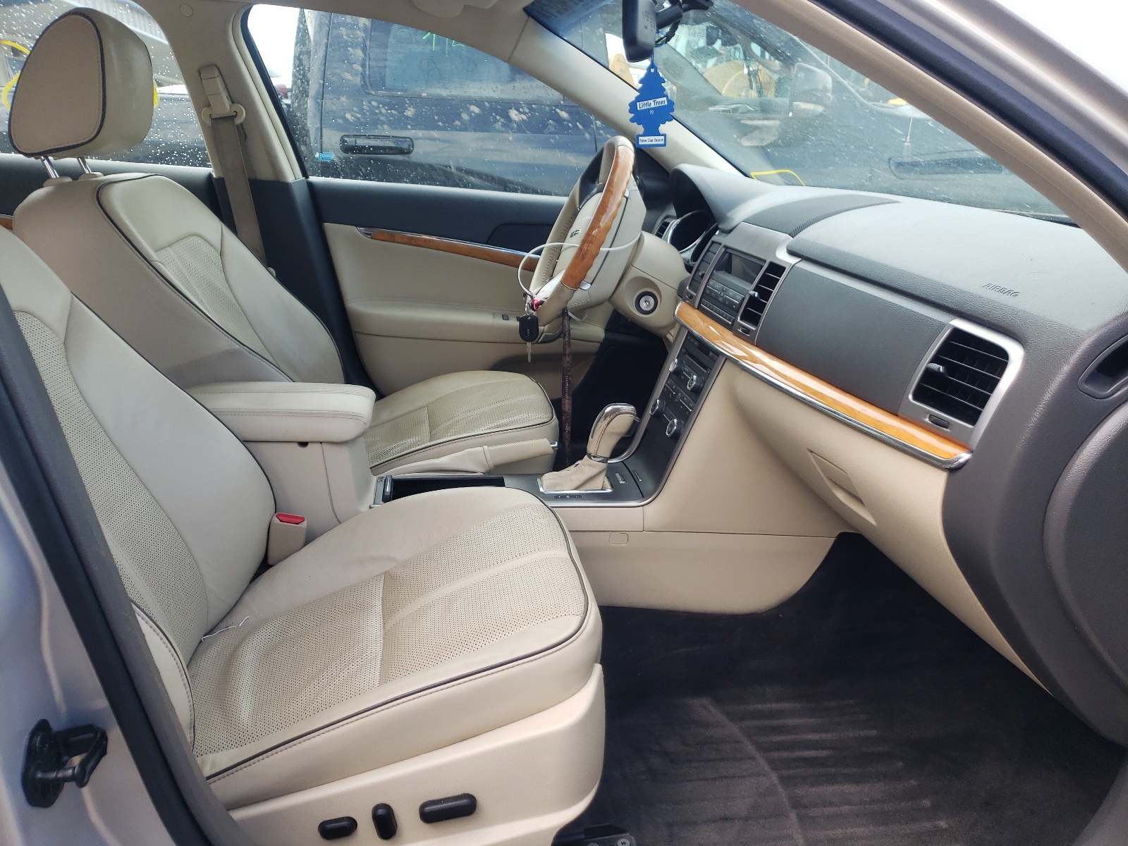 Photo 5 from auction – 2010 LINCOLN MKZ with VIN 3LNHL2GC4AR628727