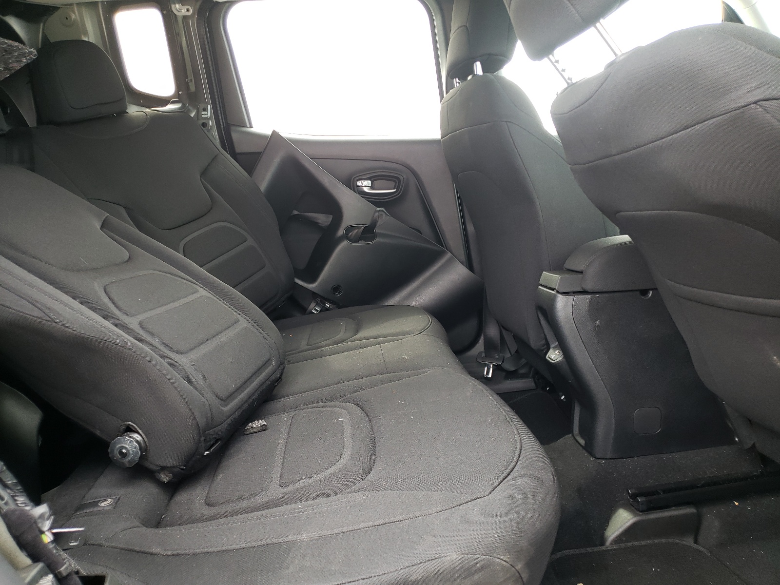 Photo 6 from auction – 2018 JEEP RENEGADE L with VIN ZACCJABB9JPJ32536