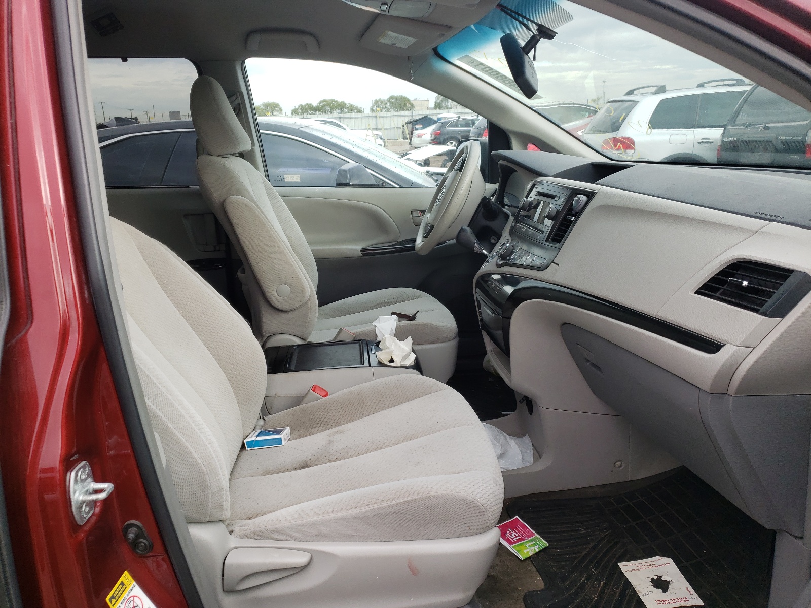Photo 5 from auction – 2014 TOYOTA SIENNA LE with VIN 5TDKK3DC2ES406505
