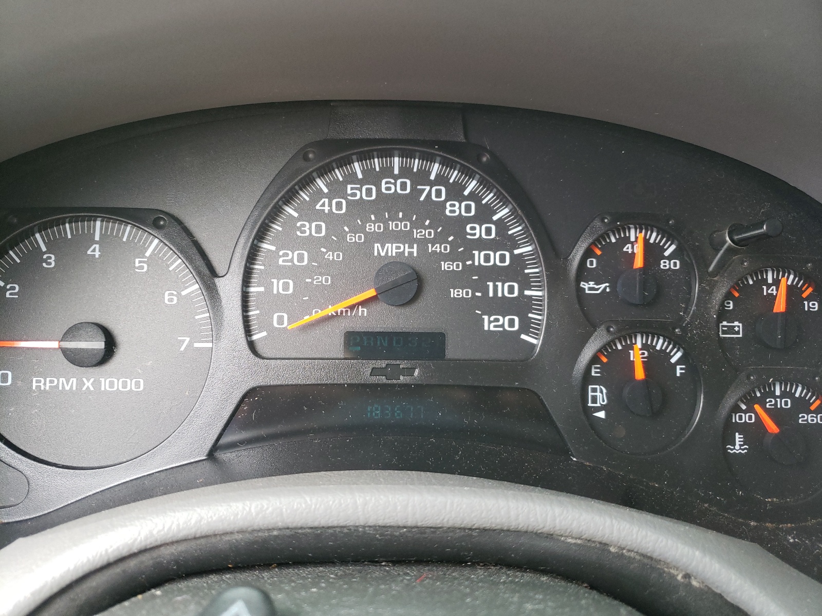 Photo 8 from auction – 2005 CHEVROLET TRAILBLAZE with VIN 1GNDT13S952300621