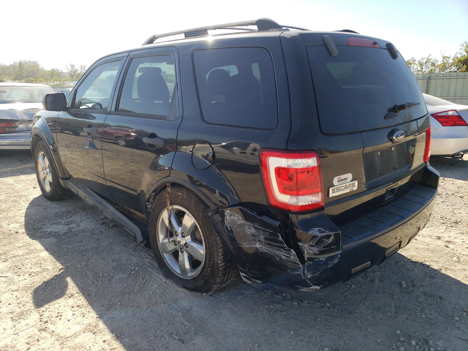 Photo 3 from auction – 2011 FORD ESCAPE with VIN 1FMCU0D72BKB42040