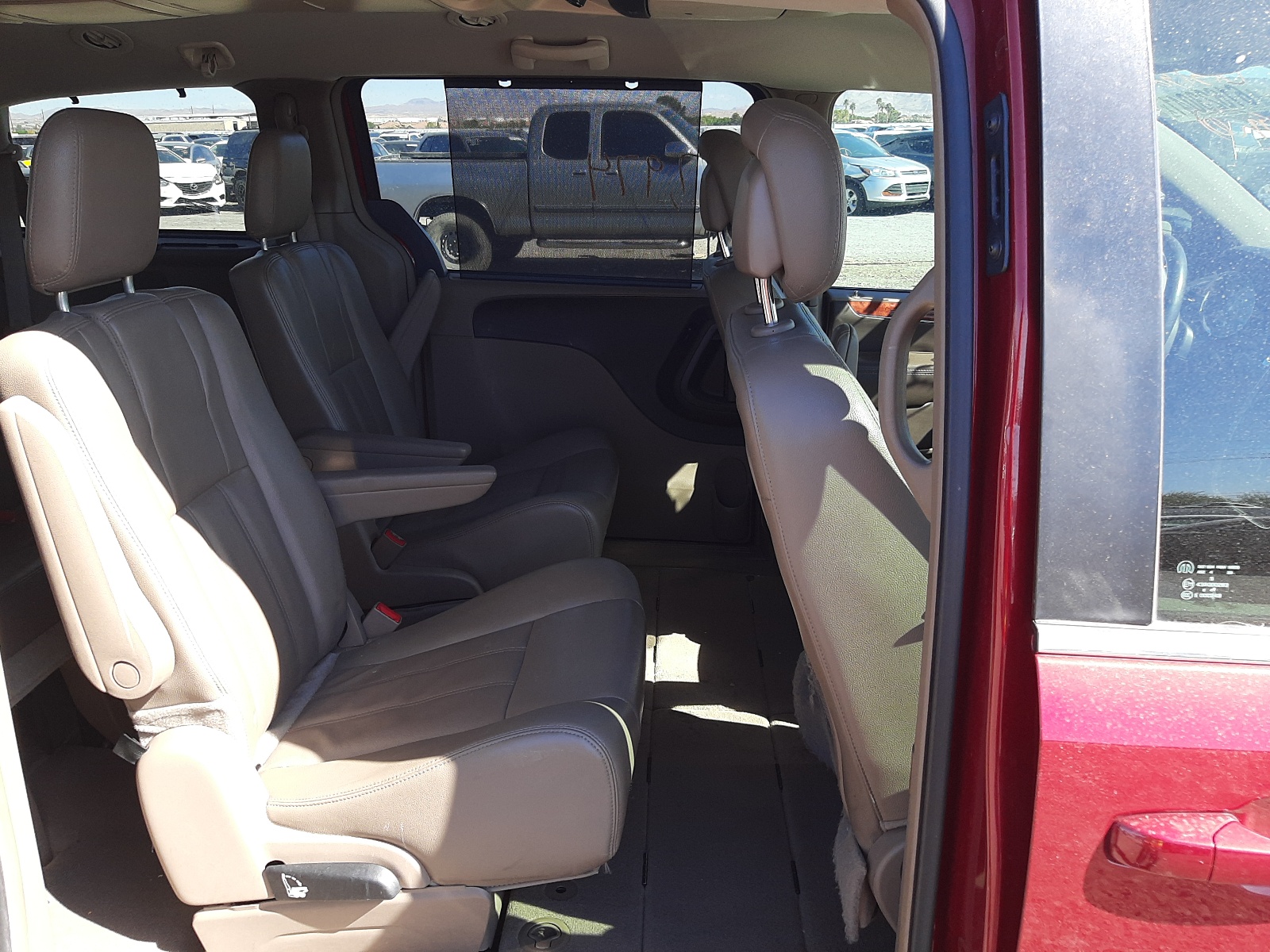 Photo 6 from auction – 2014 CHRYSLER TOWN & COU with VIN 2C4RC1BG6ER421572