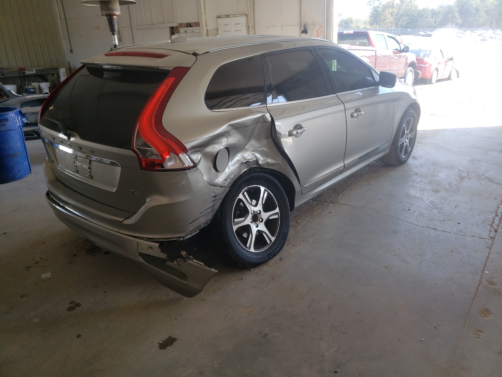 Photo 4 from auction – 2015 VOLVO XC60 T6 PL with VIN YV449MDD5F2625550