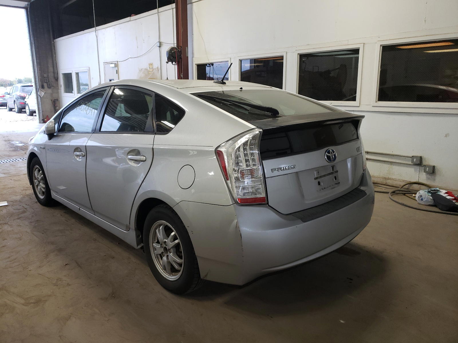 Photo 3 from auction – 2010 TOYOTA PRIUS with VIN JTDKN3DU0A5225872