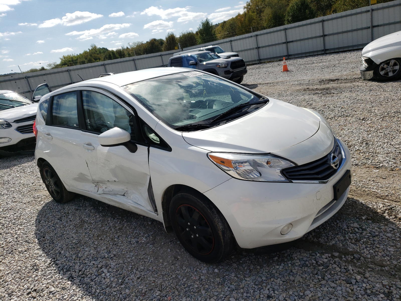NISSAN VERSA NOTE 2015 with VIN 3N1CE2CP0FL387103 - Photo from auction