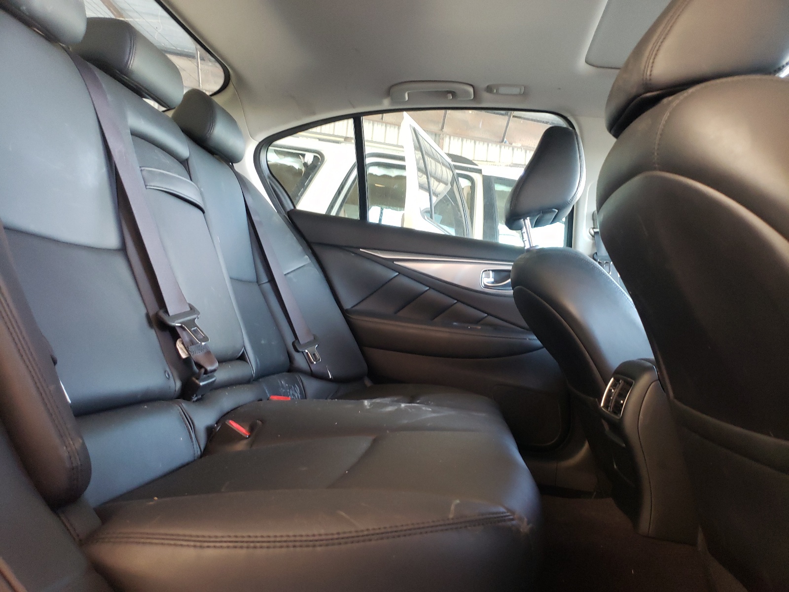 Photo 6 from auction – 2015 INFINITI Q50 BASE with VIN JN1BV7AP0FM353521