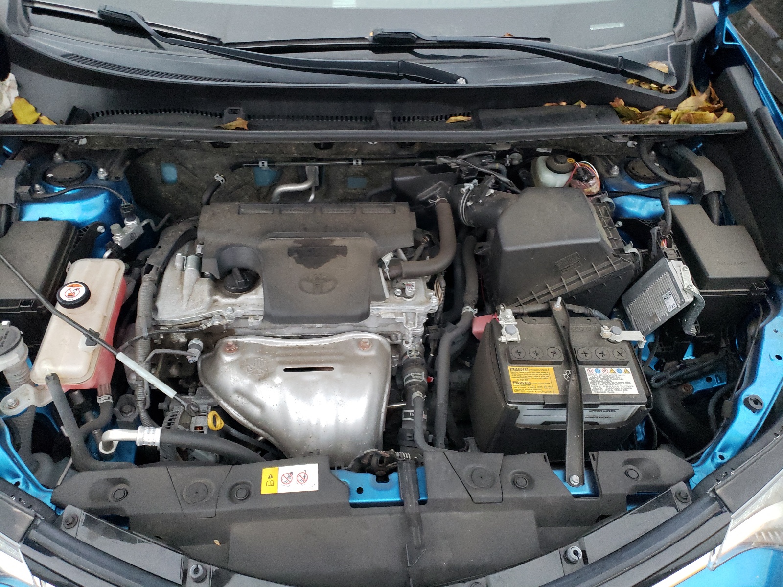 Photo 7 from auction – 2017 TOYOTA RAV4 LE with VIN JTMBFREV0HJ164127