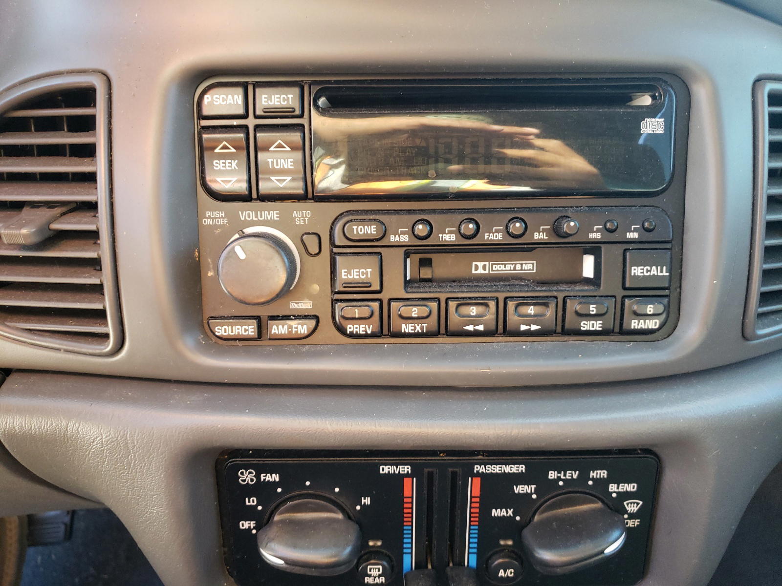 Photo 9 from auction – 2003 BUICK CENTURY CU with VIN 2G4WS52J131276800