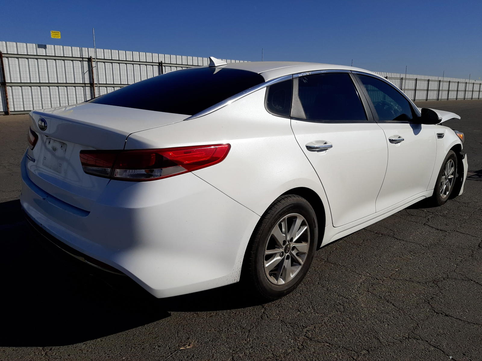 Photo 4 from auction – 2016 KIA OPTIMA LX with VIN KNAGT4L39G5084039