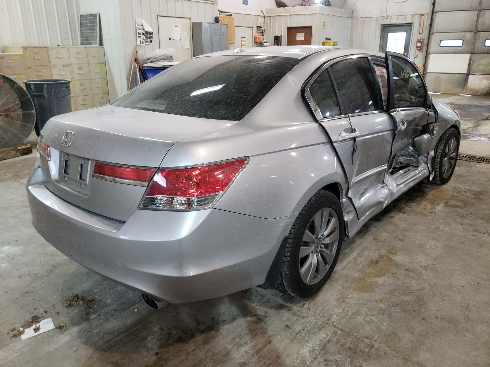 Photo 4 from auction – 2011 HONDA ACCORD EXL with VIN 1HGCP2F8XBA131047