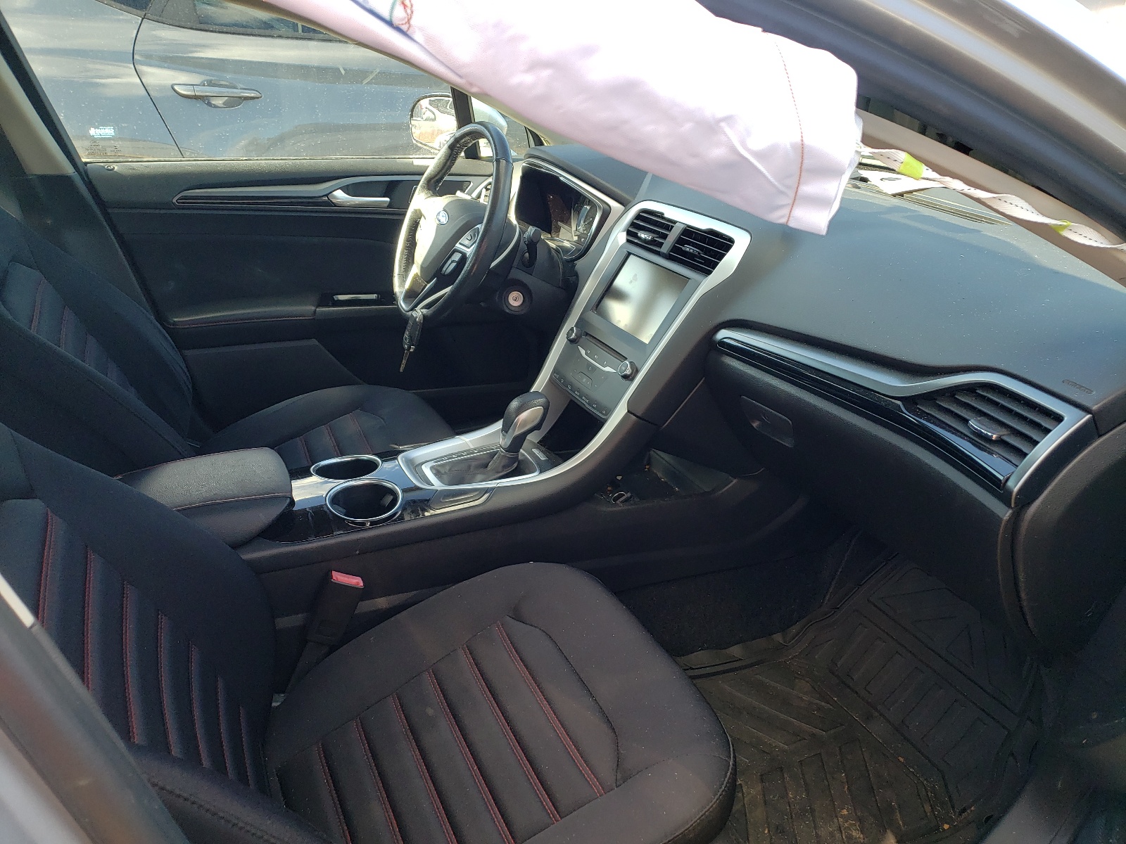 Photo 5 from auction – 2013 FORD FUSION SE with VIN 3FA6P0HR0DR294925