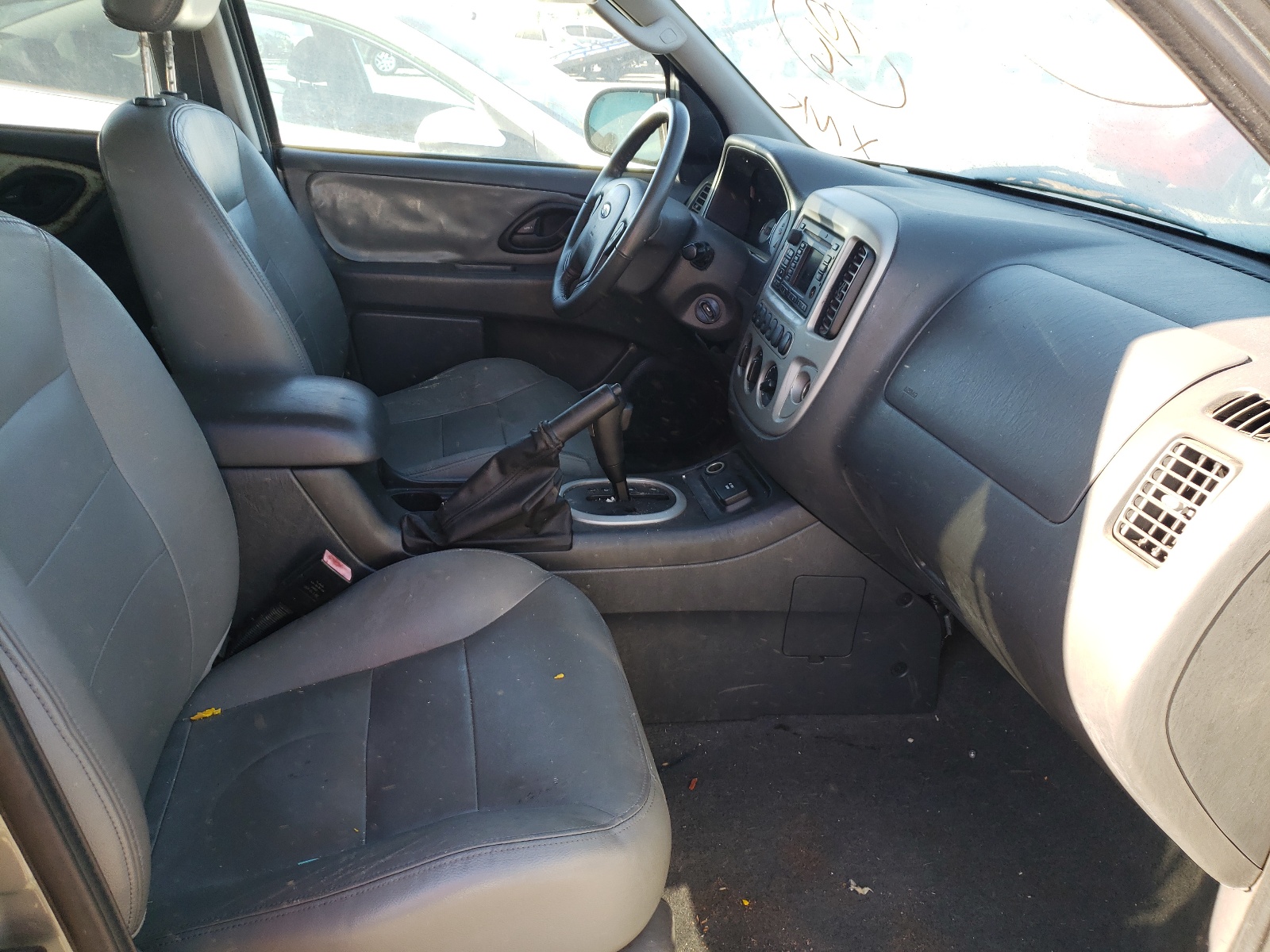 Photo 5 from auction – 2005 FORD ESCAPE HEV with VIN 1FMCU96H75KD54477