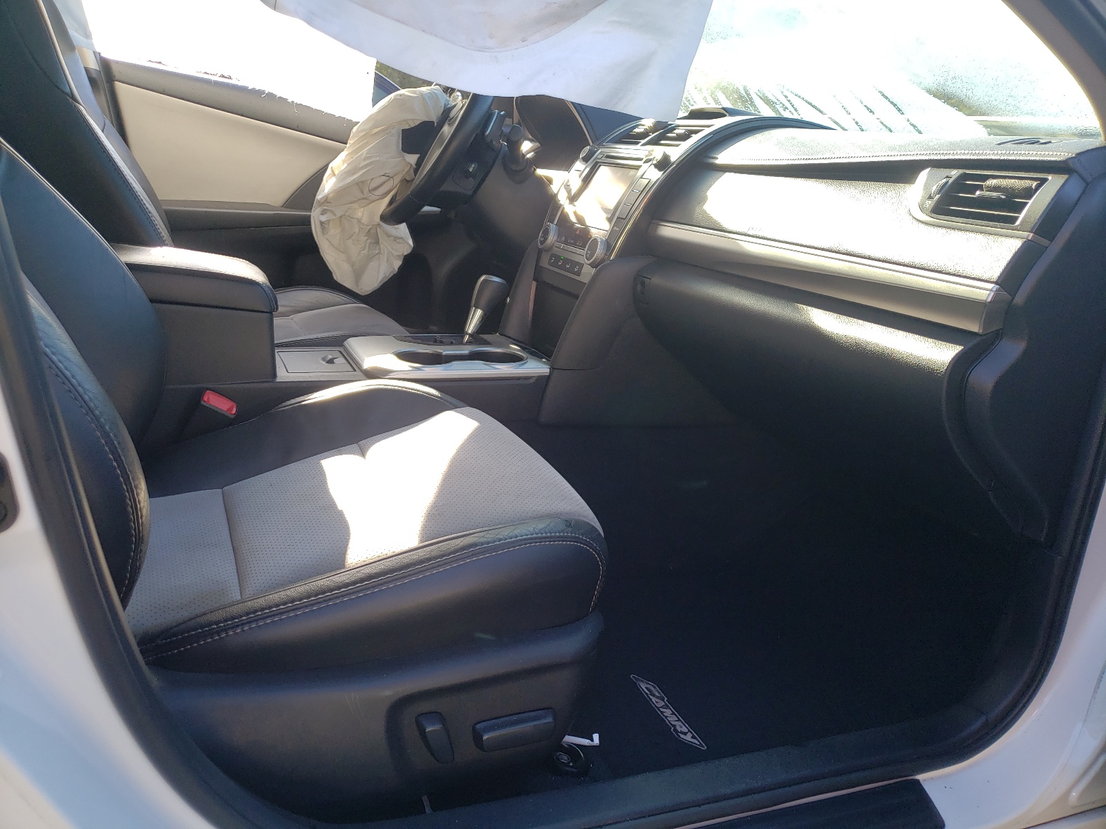 Photo 5 from auction – 2012 TOYOTA CAMRY SE with VIN 4T1BK1FK8CU016165