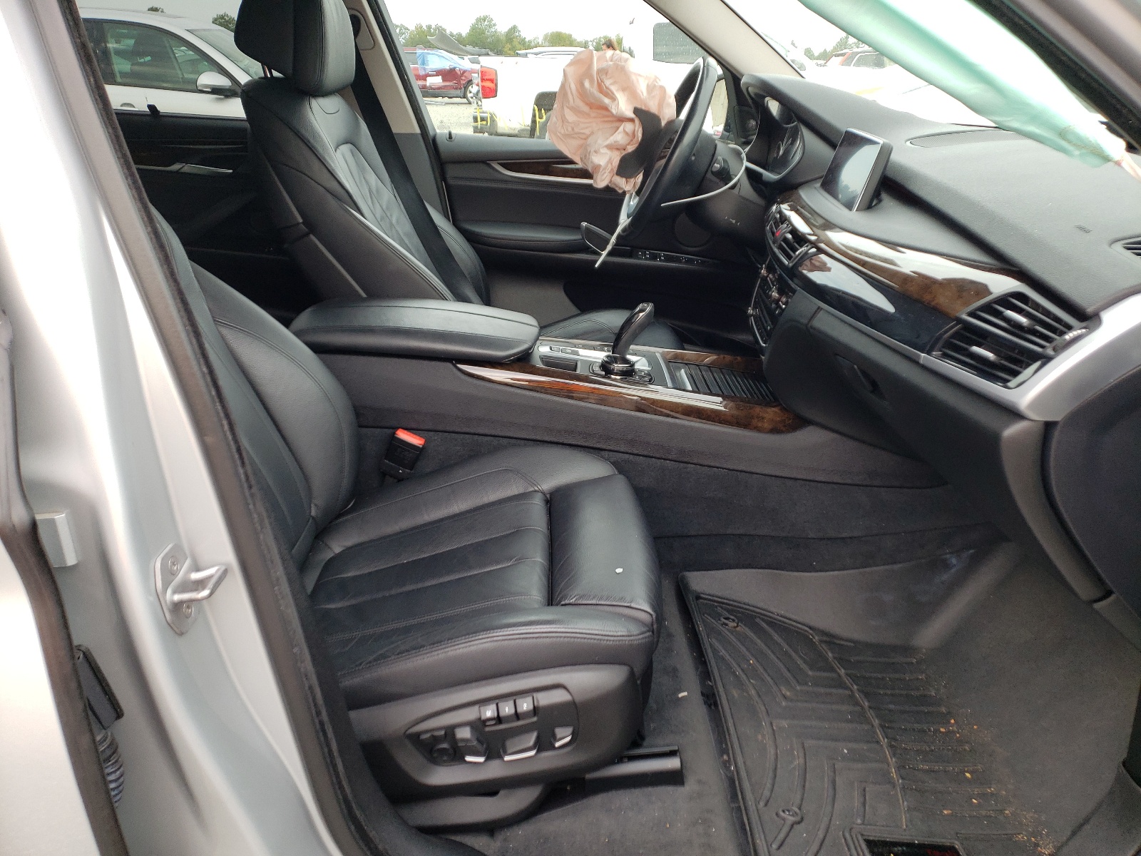 Photo 5 from auction – 2014 BMW X5 XDRIVE5 with VIN 5UXKR6C59E0J72042