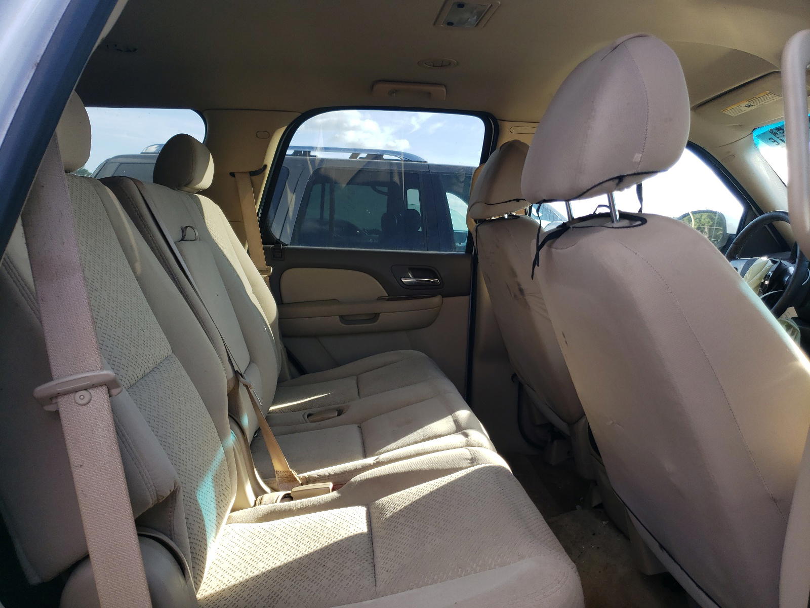 Photo 6 from auction – 2007 GMC YUKON with VIN 1GKFC13037R417755